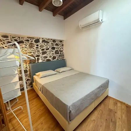 Nisyrian Memories- Traditional Wood & Stone House شقة Mandrákion