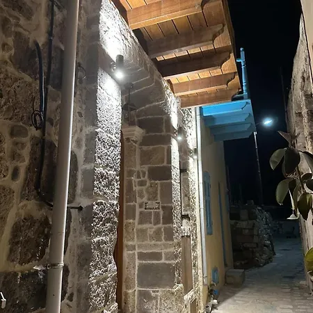 شقة Nisyrian Memories- Traditional Wood & Stone House Mandrákion