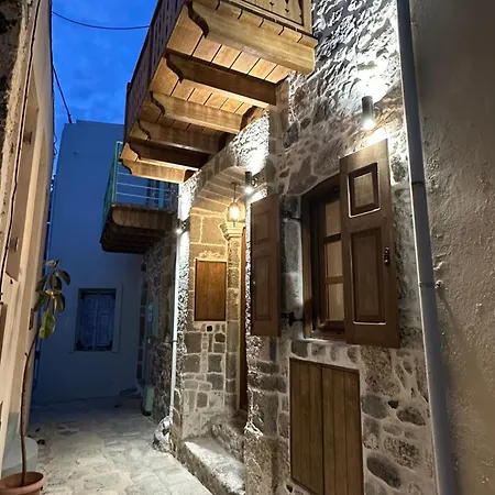 شقة Nisyrian Memories- Traditional Wood & Stone House