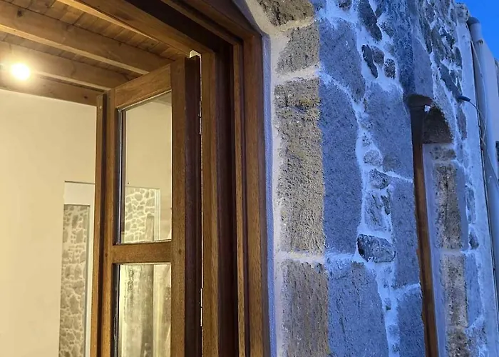 Nisyrian Memories- Traditional Wood & Stone House Апартаменты *